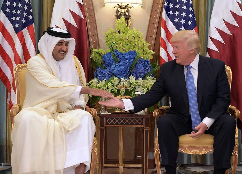 دعوى قضائية ضد ترامب بسبب "صفقات الأبواب الخلفية" مع قطر 