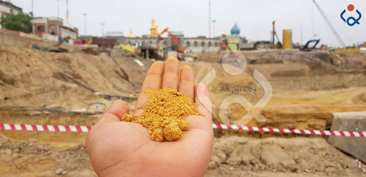 رمال كربلاء الاصلية "تتلألأ ذهباً" بالقرب من مرقد الامام الحسين (ع)+(صور)