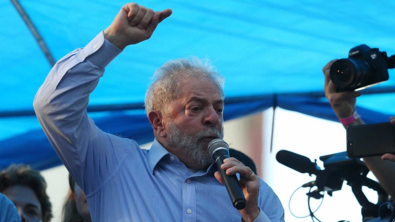 Lula anuncia que é "candidatíssimo" às eleições presidenciais de outubro