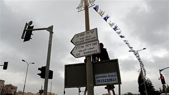 Señales de Tráfico de la Ubicación de la Embajada de EE.UU. Instaladas en Jerusalén al-Quds antes de la Apertura 