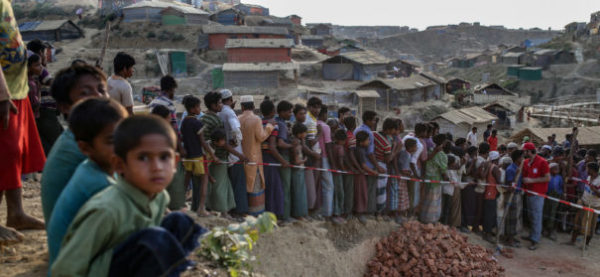 Tausende Rohingya harren im Niemandsland aus