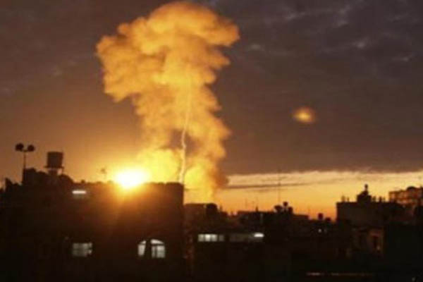 イスラエル軍がシリアの首都近郊を空爆、２人が死亡