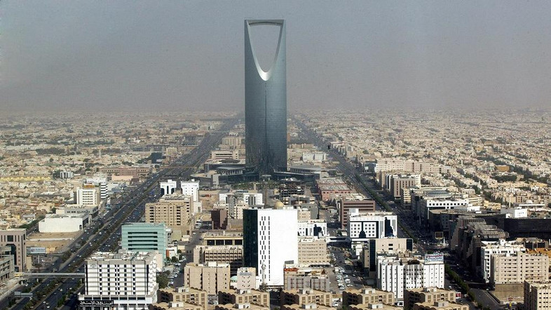 الجيش اليمني يقصف أهدافا اقتصادية في العاصمة السعودية