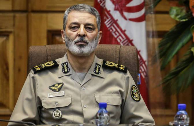 قائد الجيش الإيراني يرد على انسحاب امريكا من "الاتفاق النووي"
