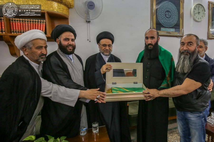 وفد مؤسسة تنسيم التركية يتشرف بزيارة مرقد أمير المؤمنين (ع)