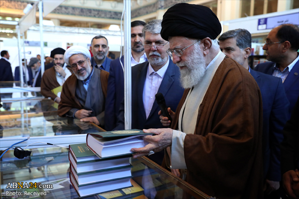 Photos: Imam Khamenei visits Tehran’s International Book Fair