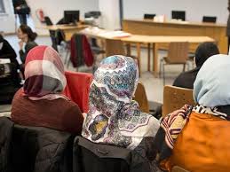 Berliner Arbeitsgericht verkündet Urteil zu Kopftuchstreit um Grundschullehrerin