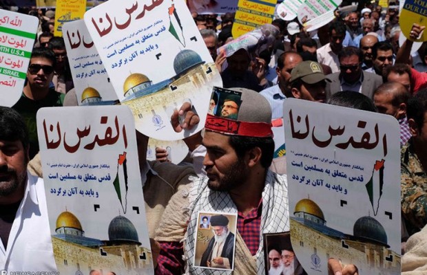 وقفة احتجاجية لطلبة الجامعات في طهران تضامنا مع ذوي الشهداء الفلسطينيين + (صور)