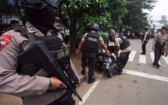 شرطة إندونيسيا تقتل 3 رجال بعد هجوم على مقر لها