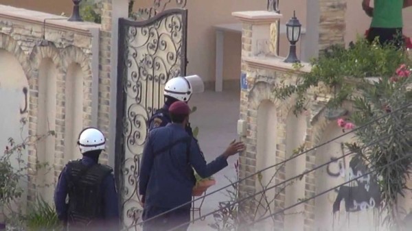 قوات النظام اقتحمت عشرات المنازل في البحرين