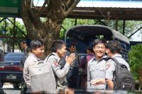 အက်င့္ပ်က္ရဲအရာရွိမ်ားကို အေရးယူရန္ တိုင္ၾကားသည့္ရဲတပ္သား ၅ ဦးကို အၿပီးသတ္စစ္ေဆး 