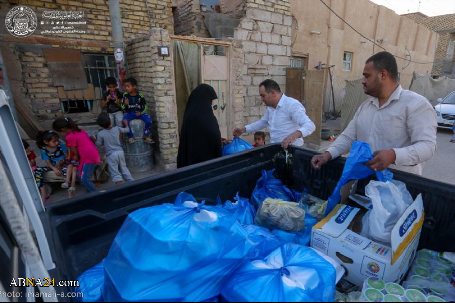 Photos: Servants of Imam Ali Holy Shrine distribute Iftar meals for needy families