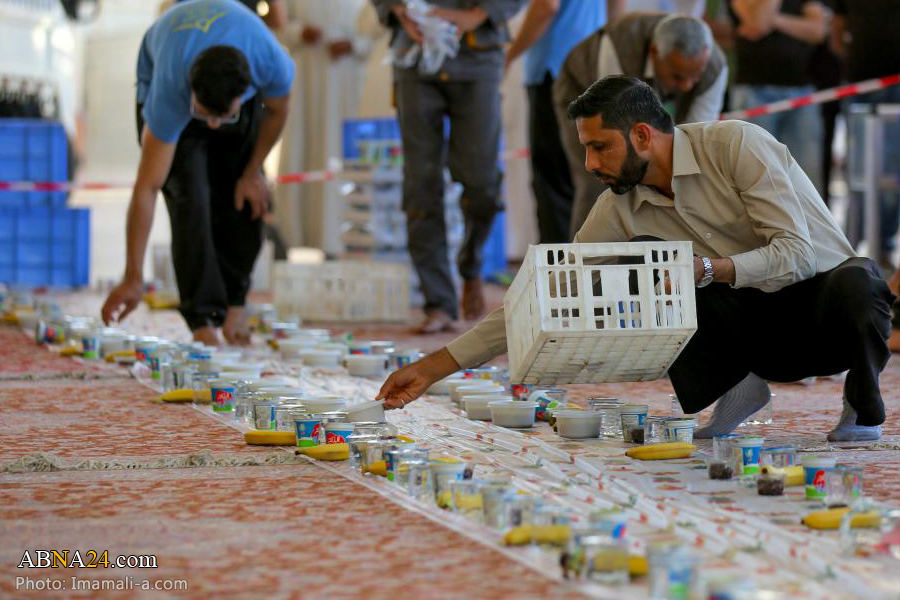 “El Santuario del Príncipe de los Creyentes (P) Ofrece Iftar a los Peregrinos del Bendito Mes de Ramadán”