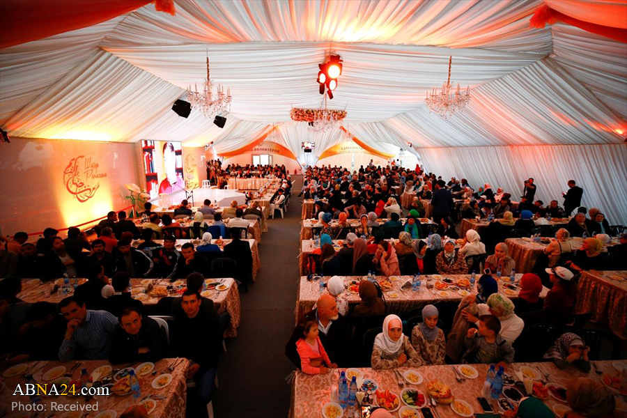 “Los Musulmanes Rusos Extienden Mesas de Iftar en Ocasión del Bendito mes de Ramadán en Moscú”