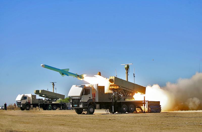 الدفاعية الايرانية تصنع صاروخ كروز "قادر" المضاد للسفن