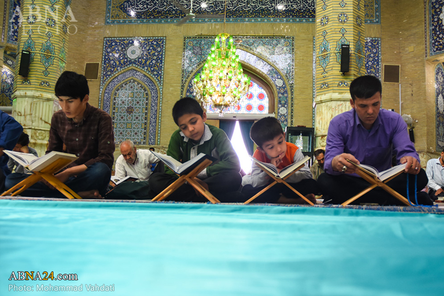 “Jóvenes e Niños asisten a las Rondas de Recitación Coránica en Ocasión del Bendito Mes de Ramadán en la Mezquita de Yamkarán”