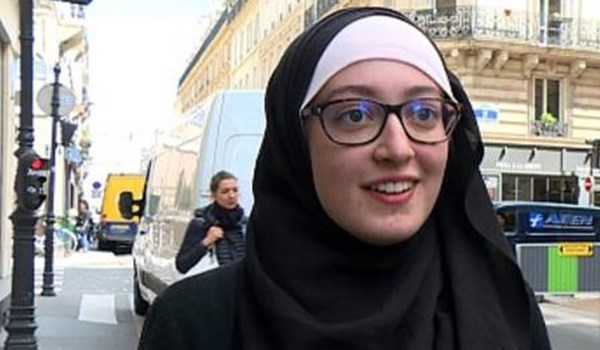 فرنسا: انتقادات لعنصرية "شارلي إبدو" تجاه طالبة محجبة