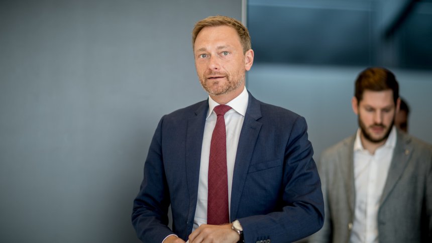 "Es kann nicht sein, dass die Grünen zu Chefverteidigern von Angela Merkel werden"