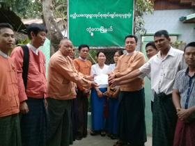 ႏွိပ္စက္ခံရ၍ ေသဆံုးသြားေသာ အိမ္အကူ၏အိမ္သို႔ တိုင္းလႊတ္ေတာ္ဒုဥကၠ႒ႏွင့္ ကိုယ္စားလွယ္မ်ားသြားေရာက္စံုစမ္း