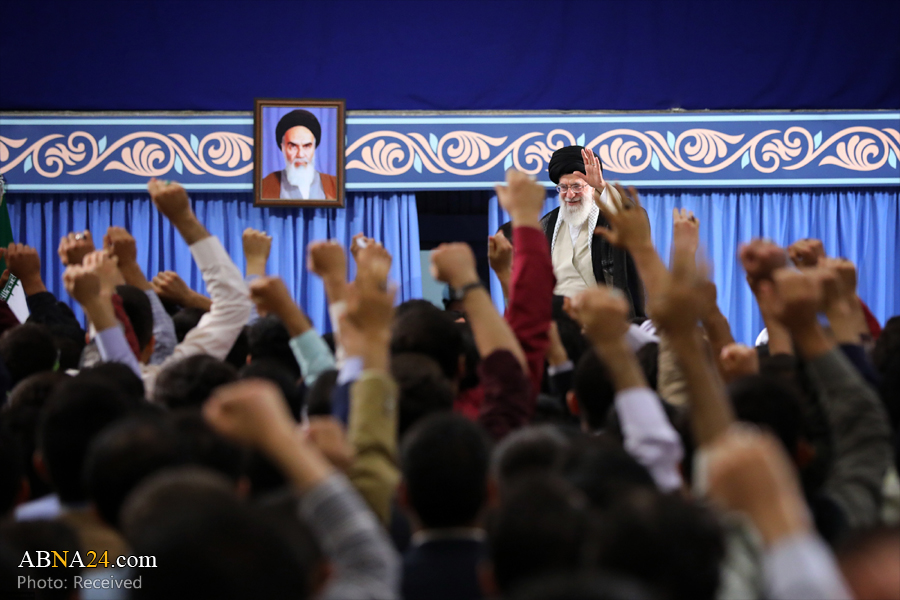 Imam Khamenei receives university students
