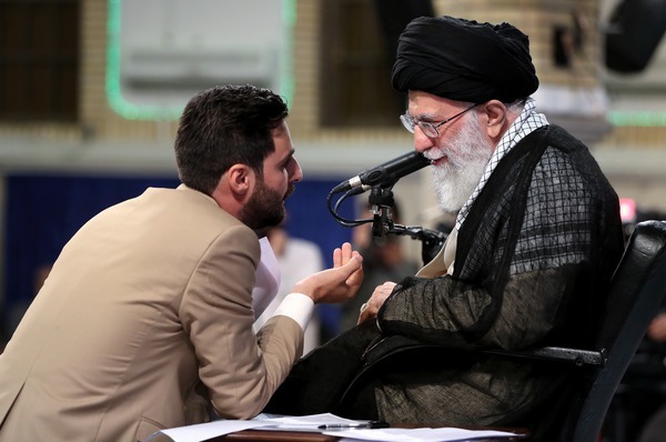 رئيس الجامعات الحرة في طهران: رحابة صدر قائد الثورة منقطعة النظير ومضرب للأمثال