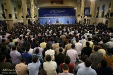 Fotos: Ayatollah Khamenei empfängt Hunderte von Studenten