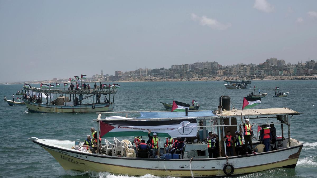 صہیونی ریاست کا غزہ کی آزادی نامی کشتی پر حملہ، کشتی کے سواروں کو بنایا یرغمال