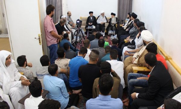 المرجع الحكيم يدعو الشباب بالتضحية في سبيل المبدأ بأن يكونوا دعاة للحق 