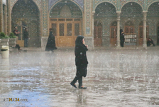 Fotos: Regentag im  Schrein von Hazrat Masuma in Qom