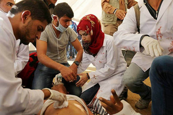 イスラエル軍の攻撃で、パレスチナ人救急隊員が殉教、他１００名が負傷