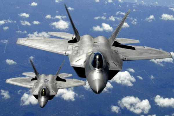 沖縄・嘉手納基地でＦ２２戦闘機配備への抗議集会