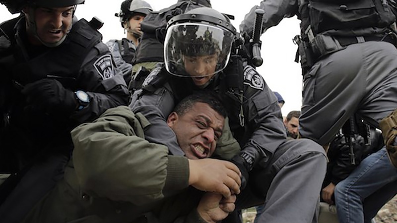 Israeli forces arrest 12 worshippers in Al-Aqsa Mosque
