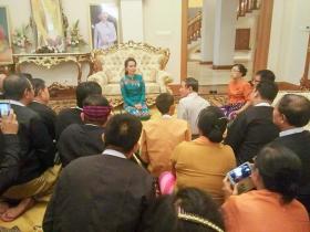 သမၼတ၊ ေဒၚေအာင္ဆန္းစုၾကည္ႏွင့္ အမ်ိဳးသားလႊတ္ေတာ္ရွိ တိုင္းရင္းသားအမတ္မ်ား ေတြ႕ဆံုေဆြးေႏြး