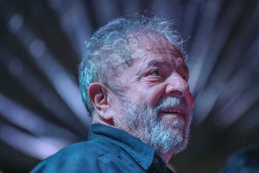 Lula recebe rosário enviado pelo Papa Francisco