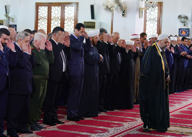 الرئيس السوري يؤدي صلاة عيد الفطر في مدينة طرطوس السورية+(صور)