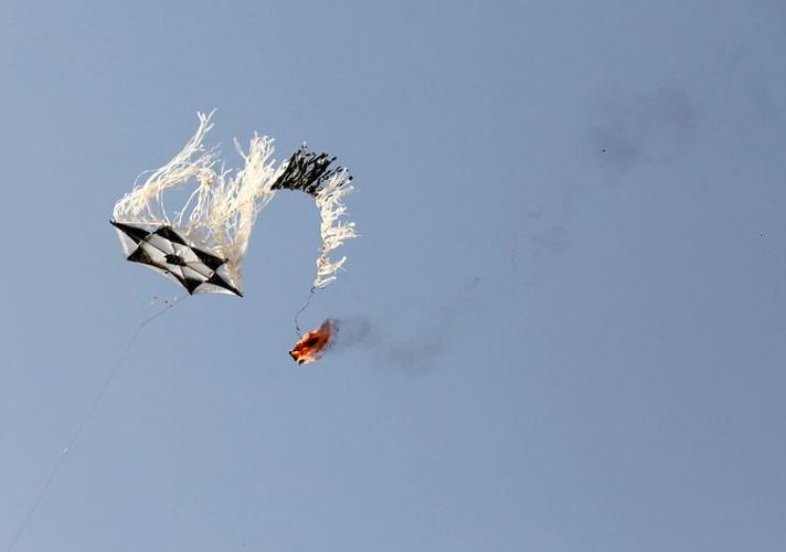 الفلسطينيون يهددون إطلاق 5000 طائرة حارقة باتجاه إسرائيل+(صور)
