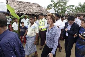 ရခုိင္ရွိ ဒုကၡသည္စခန္းမ်ားသုိ႔ ကုလအထူးကုိယ္စားလွယ္သြားေရာက္