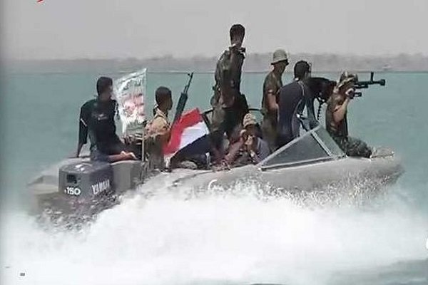 الحدیدہ کے ساحل پر یمنی فورسز نے دشمن کی کشتی پر قبضہ کرلیا