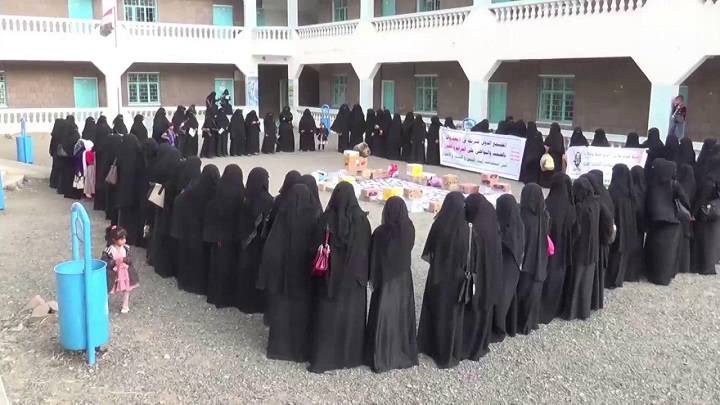 حرائر منطقة بني أسد بحجة تقدم قافلة للمرابطين في الساحل الغربي 