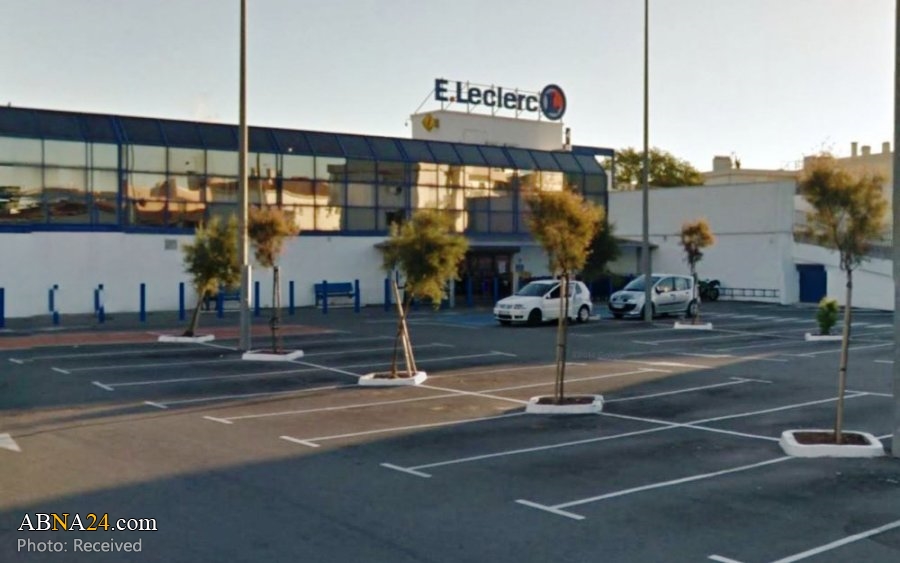 Woman shouting Islamic slogans slashes two with knife in France