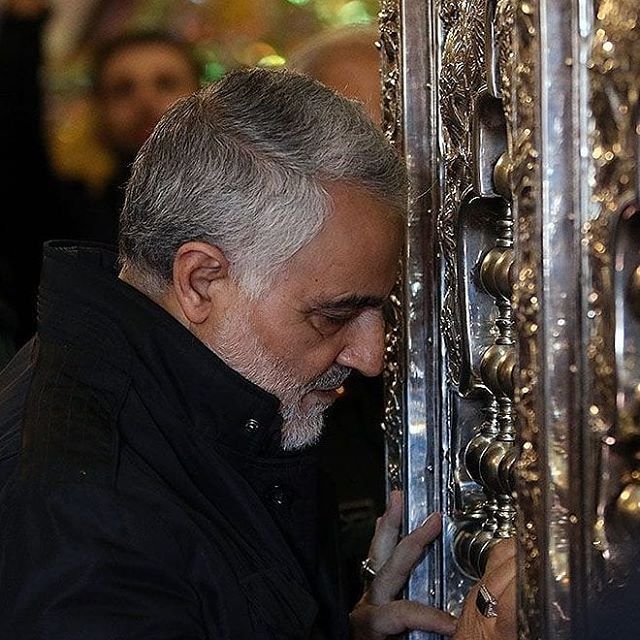 اللواء "قاسم سليماني" يتفقد مشروع ترفيع قبة العتبة الحسينية