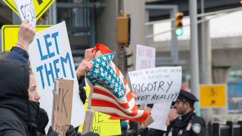 As políticas anti-imigração de Trump provocam protestos nos EUA