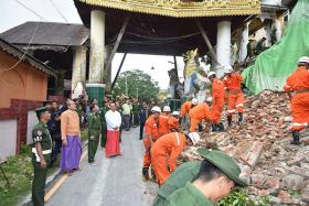 ဗိုလ္ခ်ဳပ္မွဴးႀကီး မင္းေအာင္လိႈင္ မြန္ျပည္နယ္အတြင္းရွိ ေရေဘးသင့္ျပည္သူမ်ားထံသြားေရာက္