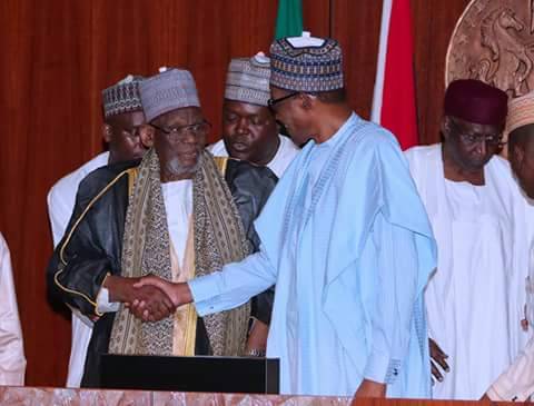 Babban Kalifan Shehu Ibrahim Inyass, ya ziyarci Shugaba Muhammadu Buhari a Villa. 