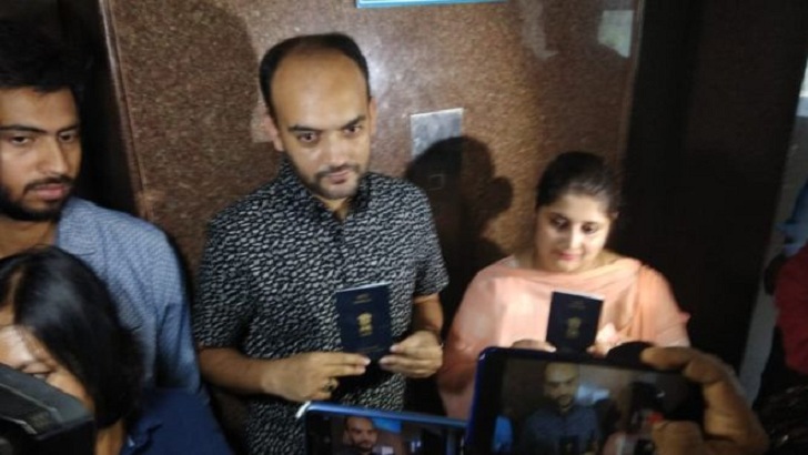 'পাসপোর্ট পেতে হলে হিন্দু হয়ে যান' 