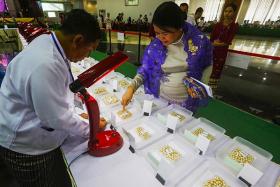 ေနျပည္ေတာ္ေက်ာက္မ်က္ျပပြဲတြင္ ယူ႐ုိ ၂ ဒသမ ၅ သန္းေက်ာ္ဖုိး ပုလဲမ်ားေရာင္းခ်ႏုိင္