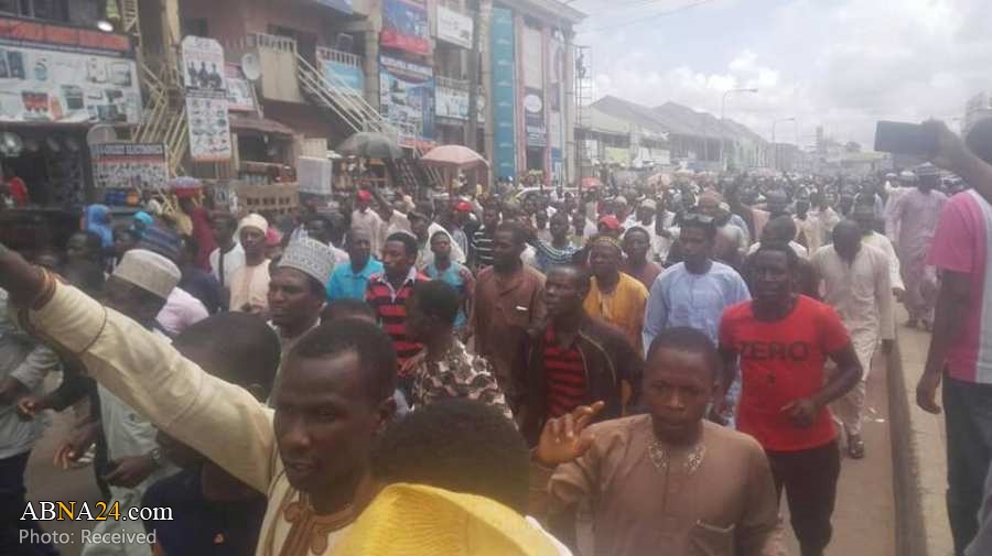 Nigerian police attack peaceful 'Free Zakzaky Protest' in Kaduna, 2 Shia martyred