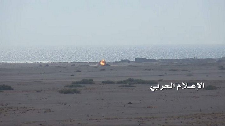 الجيش اليمني واللجان يدمرون ناقلة محملة بالاسلحة للعدوان في الحديدة