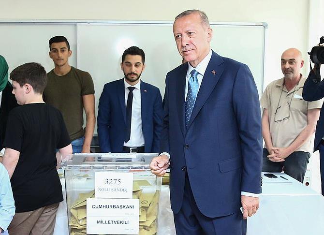 تلفزيون: إردوغان يحصل على 57% بعد فرز 40% من الأصوات