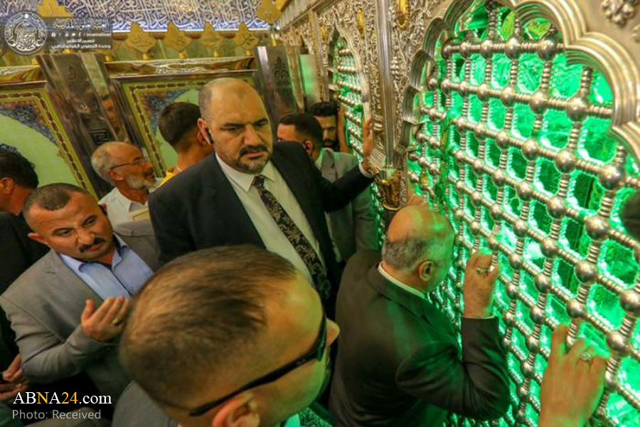Iraqi Prime Minister visits Imam Ali Holy Shrine in Najaf / Pics